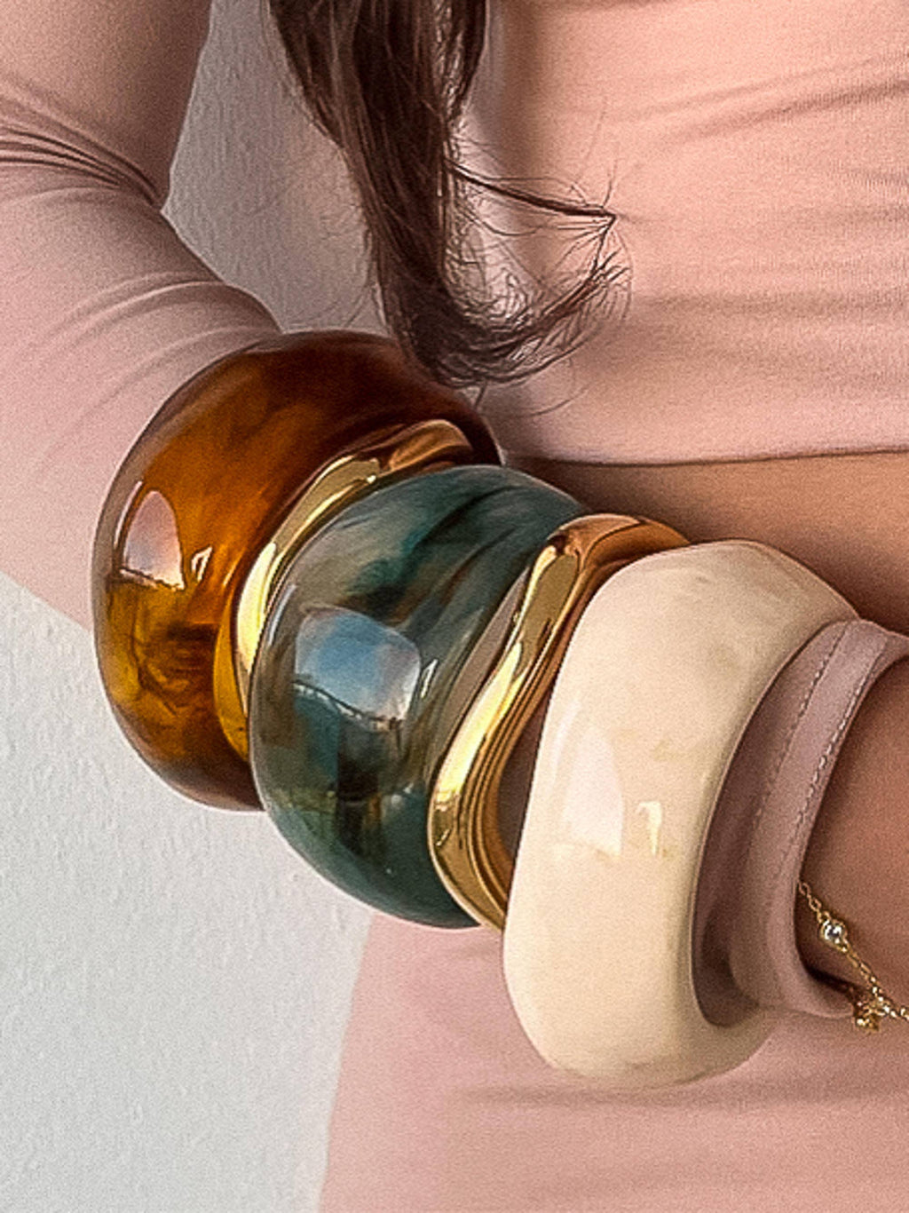 Caelia Modern Bold Statement Resin Bangle: Blue